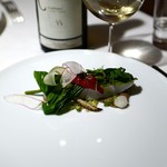 オマージュ - ハタをアンチョビソースで頂きました。
      パーカーポイント100点の作り手ジャン・リケールさんのシャブリ。