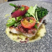 ジョンティ アッシュ - 大分県産　天然真鯛のポワレ　焼き茄子のタルタルに乗せ
                胡瓜・トマト・粒マスタードのコンディモンをあしらって