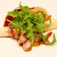 RISTORANTE YAGI - 旦那のメインは仔鴨のグリル　白アスパラの存在感が際立っています