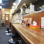 ラーメン壱六家 - ほんのちょっと綺麗になった気がする店内