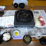 じんぎすかん あんべ - 残念ながらキャベツが付いていませんでした。。。定食の（ラム肉？）汁はうまかったです！！！