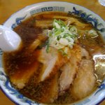 八屋 本店 - 醤油チャーシューメン（麺半分）