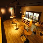 全国各地の日本酒100種類飲み比べ時間無制限 KURAND SAKE MARKET - 店内はおしゃれな空間です。