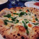 アル ソリーソ - 春豆と新玉ねぎのピッツァ