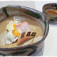 四季彩鉄板くさの - 入荷鮮魚のお造り　山葵餡
                  鰆の炙りと烏賊と鯛？