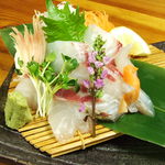 蛍 - 市場直送の旬魚
