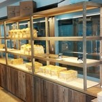 ペンギンベーカリーカフェ - 中　天然酵母の食パンが美味しいんです　食べてないけど　2016/06