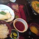 四季旬鮮 湊門 - 豚ロースカツの玉子とじ定食(970円)