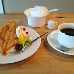 Kohiteitao - 手作りケーキから
      『ミルクティシフォンケーキ』を
      コーヒーは酸味もなく、コクがあり とても美味しかったです