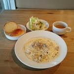 Kohiteitao - この日の日替わりパスタランチから
      『きのことチキンのカルボナーラ』をチョイス
      これ！美味しい！