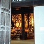 花水庵 - 朝のおつとめでまずは阿弥陀堂へ…