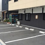 いわし料理 善 - 駐車場6台も好感度アップ