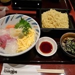 長万部酒場 - 海鮮丼とざるラーメン 980円
