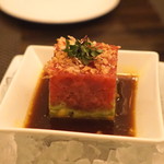 h BLT STEAK  ROPPONGI - まぐろのタルタル　（アボカド　ライム醤油ドレッシング　網目状のポテトチップスと共に）