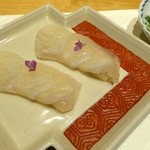 銀座 あらた - 静岡県産の真子がれい
      柚香酢を使った塩ポン酢で