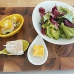 サラダ＆お好みの惣菜3品 アンチョビブロッコリー/道産鶏のテリーヌ/イタリア風オムレツ～フリッタータ～