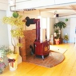 カフェ テルツィーナ  - ストーブは前のお店と同じ