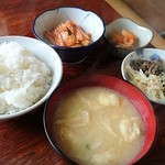 貴陽苑 - キムチ以外はライスセット　4点で380円