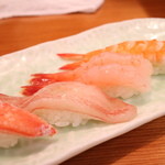 すし旬 久屋店 - 手前からズワイガニ、生ズワイガニ、甘えび、えび