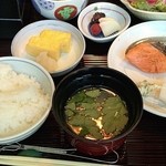 レジーナリゾート富士 - ご飯、味噌汁、サーモン、卵焼き