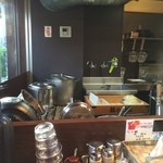 麺喰屋 Senmi - 201606 Senmi 店内（座席より右まわり）→