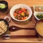 しあわせごはん - 野菜たっぷりの日替わりランチ（１日１０食限定） 1000円(税込)