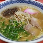 上海軒 - 醤油ラーメン￥500