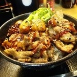 道頓堀肉劇場 - 大劇場丼1280円 タレはにんにく普通 ごろごろニンニク200円