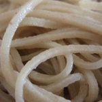 三たて蕎麦 やじま - 十割せいろの拡大。粗挽き、でもなめらか。