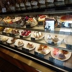 菓子の樹 - 店内　ケーキショーケース