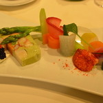 シェヌー - 前菜１（オマール海老と帆立貝、スモークサーモン、海の幸のテリーヌ仕立て、ピスターシュ風味）