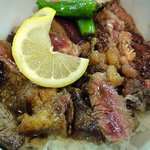 洋食エリーゼ - ジューシーで柔らかい肉がたっぷり