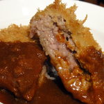 洋食エリーゼ - ミニメンチの中はレアでジューシー