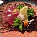 日本料理 対い鶴 - 鰹のお刺身
      