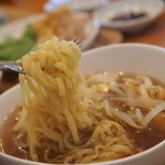 胡食 - こっちも太目のちぢれ麺