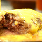 数寄屋バーグ - ナイフを入れると溢れ出る肉汁