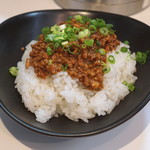 麺や金時 - ピリ辛挽肉のせご飯