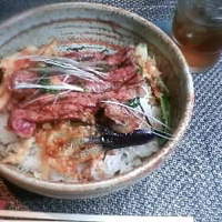 旬菜ステーキ処 らいむらいと - ステーキ丼大盛り（天ぷらが載ってる！