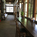 西宮家 母屋 - 店内。さすがに風格があります。