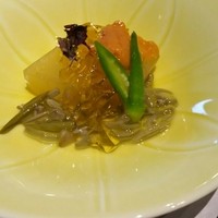 芹生 - 先付 冬瓜 旨出汁ゼリー掛け、雲丹、オクラ、芽紫蘇