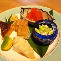 芹生 - 前菜 白芋茎 枝豆白和え、水無月南瓜、唐柿共蜜ゼリー掛け、穴子小袖寿司、鮎東寺揚げ、
                一寸豆黄身寿司、文甲烏賊柚庵焼