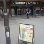 スターバックスコーヒー - 上野恩賜公園内にある「スターバックスコーヒー上野恩賜公園店」で、お店によっては午前中で売り切れるところも出ていると聞きます、「ベイクド チーズケーキ フラペチーノ」を楽しみました。