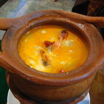 ビアタイ - トム・ヤム・クン（土鍋で保温しています）
