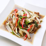 Stir-fried grilled chicken gapao: Pat gai yan bai gapao