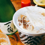 久昇 - 牛のクリーム煮込みは、牛の出汁がしっかりしているけど、クリームのまろやかさ意外性の逸品。
      青森の一の蔵とまったり。。。