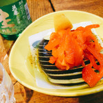 久昇 - 季節の旬、水なすのサラダ。パプリカが色合いを添えて静かな主張、福島の花春で一献。