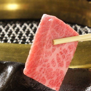 極上の熟成肉で舌鼓。黒毛和牛の雌牛肉を更に熟成！！