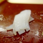 鮨舳 - ［2016/06］剣先いかの刺身。肝に絡めていただく。
      