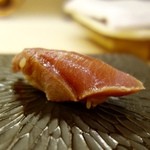 鮨舳 - ［2016/06］中トロ握り(赤酢)