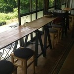 hori pan - 縁側に置いたテーブル  ここでケーキを頂きました！